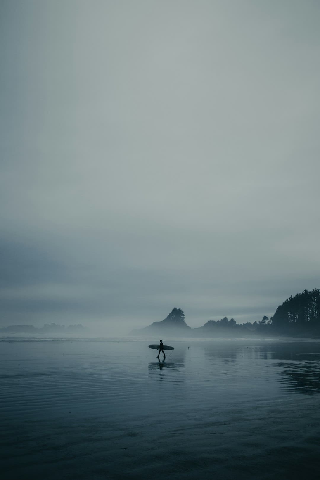 《那一场呼啸而过的芳华》预告海报双发 “喜爱你就要耍女流氓”成芳华宣言